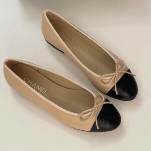 CHANEL Nude Beige and Black Cap-Toe Leather Ballet Flats